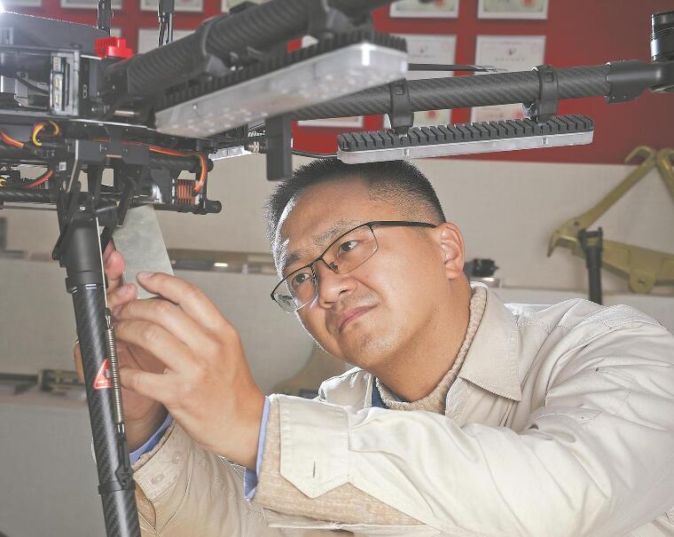 【國網工匠】何冰：插上創新的翅膀 在空中自由飛翔