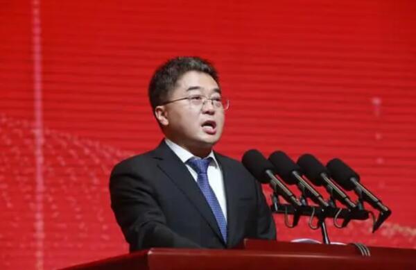 “垃圾大王”嚴圣軍，拿啥完成近千億投資?