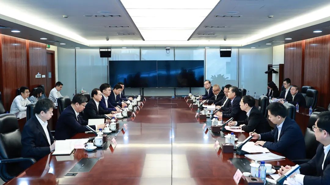華電集團(tuán)黨組書(shū)記、董事長(zhǎng)江毅與中國(guó)太平保險(xiǎn)集團(tuán)黨委書(shū)記、董事長(zhǎng)王思東舉行會(huì)談