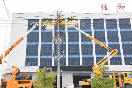 國網云霄縣供電公司大力實施帶電作業 全力保障供電可靠性