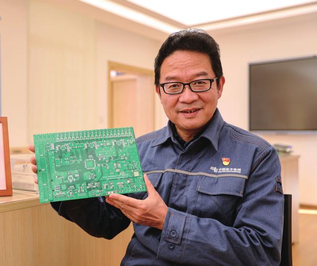 李輝:扎根電力一線32年的“追光者”