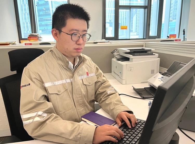 閆經緯:實干勤勉 精益求精