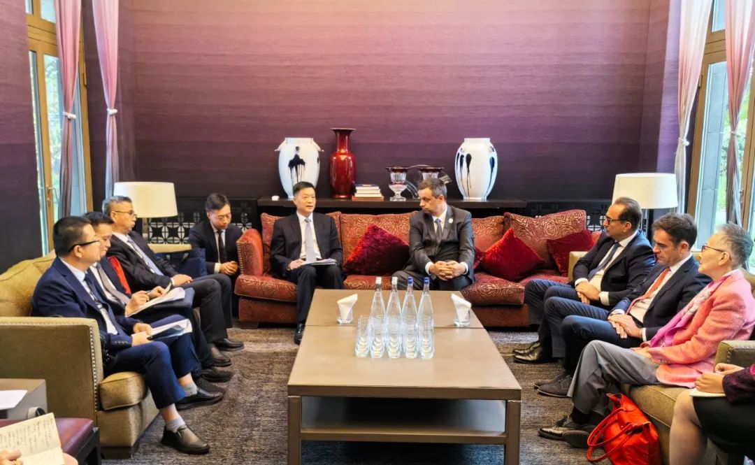 東方電氣集團(tuán)黨組書記、董事長俞培根與法國電力集團(tuán)董事長兼首席執(zhí)行官呂克·雷蒙會談