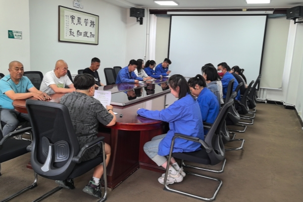 烏海千里山供電公司:加強理論學習,風清氣正過節