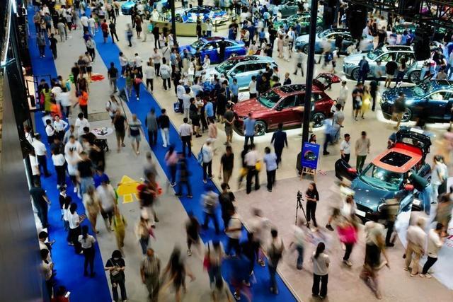 新能源車,熱!燃油車,冷!