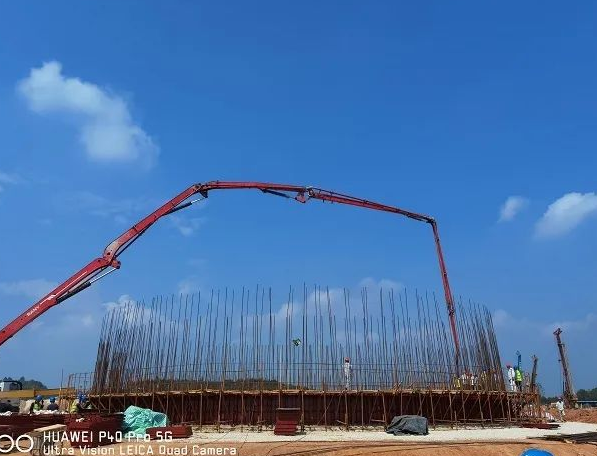 贛能上高2×1000MW清潔煤電項目2號冷卻塔筒壁下環梁工程澆筑