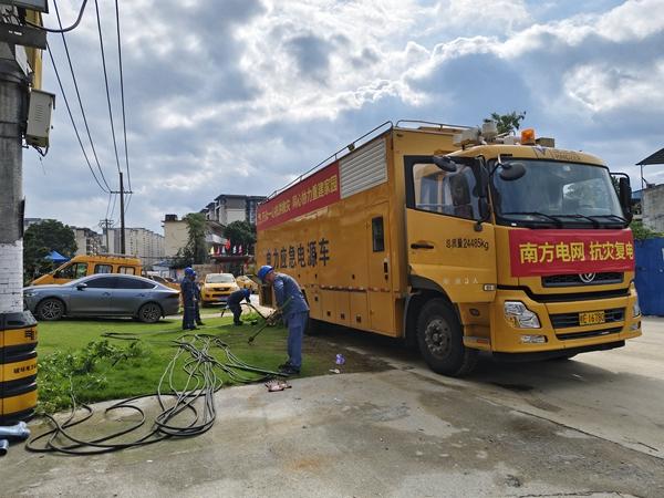廣西欽州供電局:緊急集結(jié)應(yīng)急隊(duì)伍 馳援桂林抗洪保電