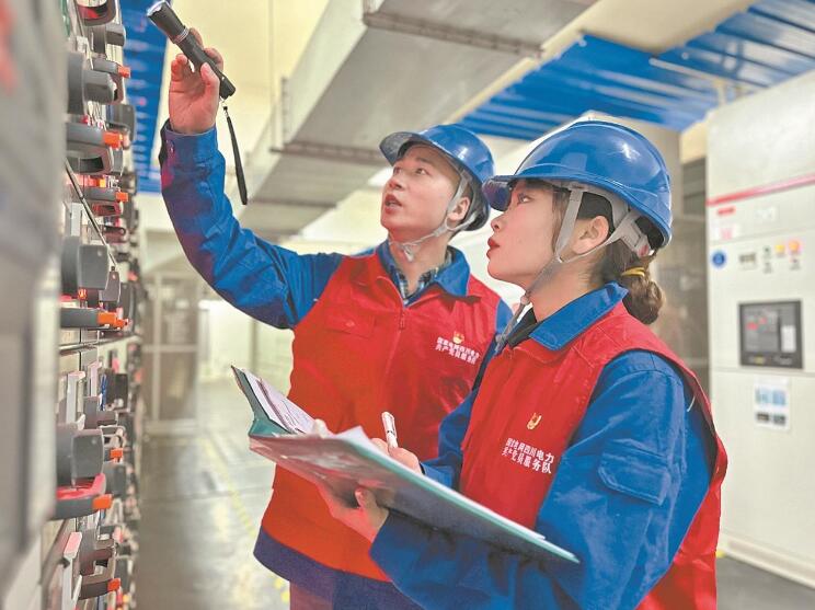 四川成都:精準服務產業群 天府明珠更璀璨