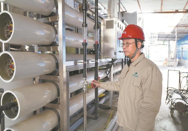 為客戶提供“定制式”用能服務(wù)——記全國(guó)五一勞動(dòng)獎(jiǎng)?wù)芦@得者袁俊球