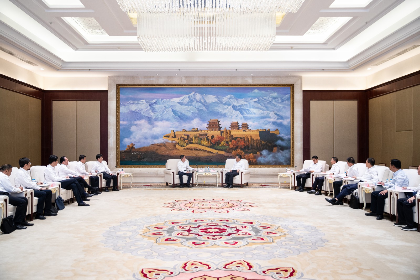 國(guó)家能源集團(tuán)總經(jīng)理、黨組副書(shū)記余兵拜會(huì)甘肅省省長(zhǎng)任振鶴并出席蘭洽會(huì)