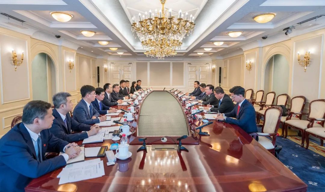 大唐集團黨組書記、董事長鄒磊與老撾總理府辦公廳部長、總理首席顧問西納萬·蘇發努馮會談