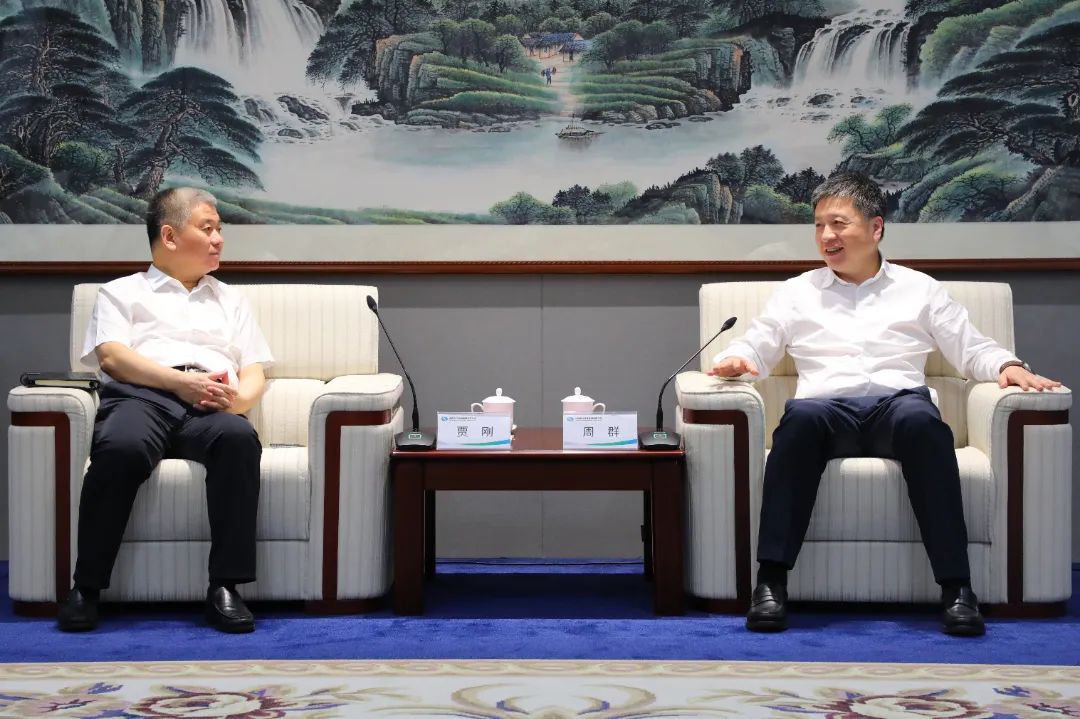 中國電氣裝備黨委副書記、總經(jīng)理周群會(huì)見日照市委常委、常務(wù)副市長賈剛