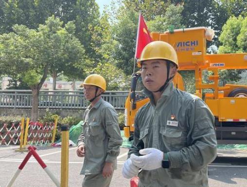 桂長菁：“不稱職”的準新郎和有擔當的“帶電兵”