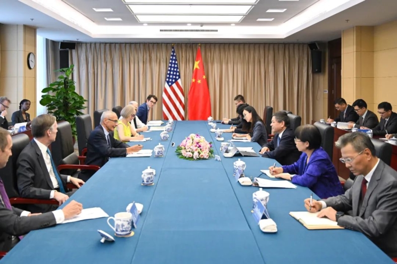 生態環境部部長黃潤秋會見美國總統國際氣候政策高級顧問波德斯塔