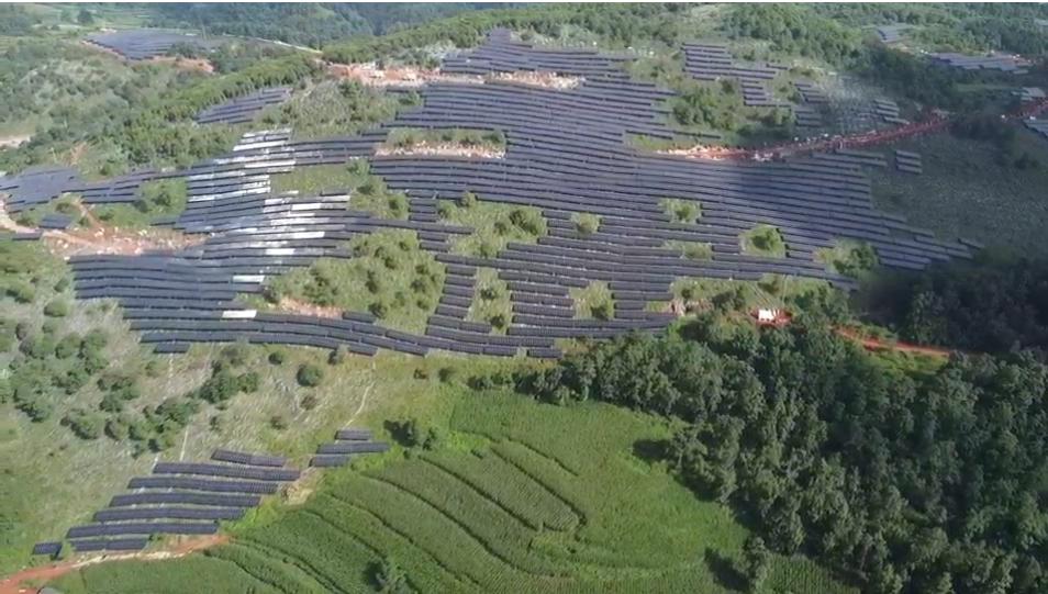 三峽富民縣赤鷲100兆瓦光伏項目全容量并網發電