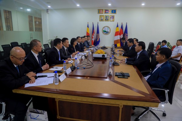 華電集團副總經理李旭紅出席在柬中資企業座談會并赴華電駐柬埔寨企業調研