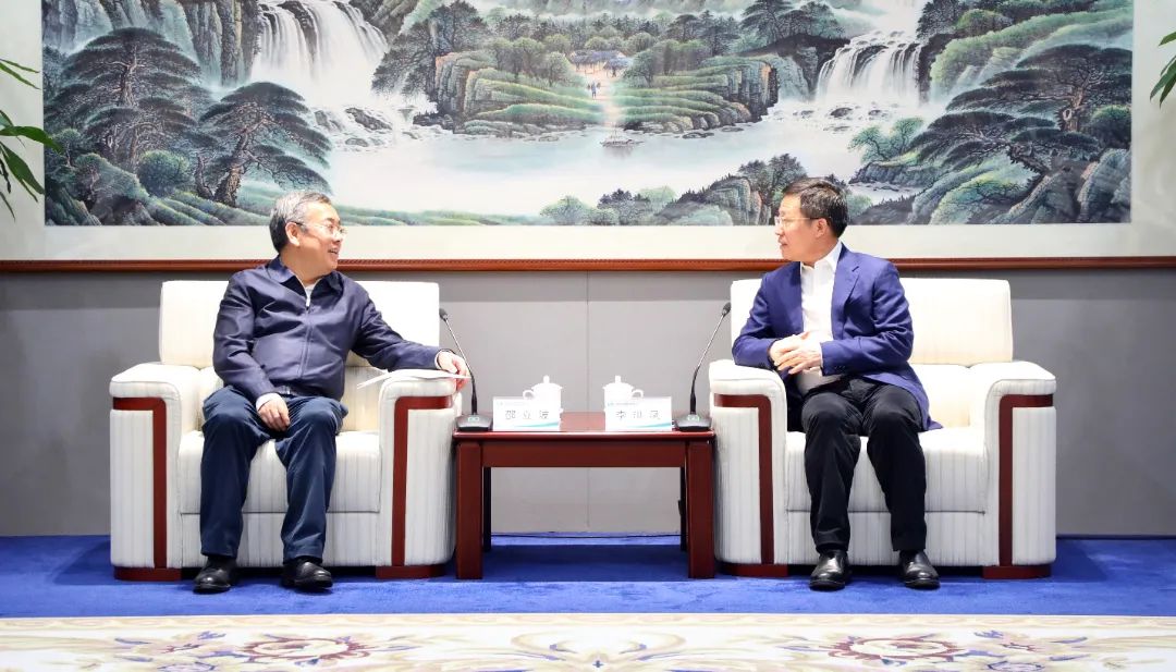 中國電氣裝備黨委書記、董事長李洪鳳會見國家開發銀行戰略客戶部總經理邵立波