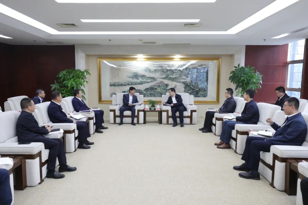 大唐四川公司黨委書記、董事長梁華與中能建西南區域總部黨委書記、總經理,中能建西南投資公司黨委書記、董事長鄒小川會談