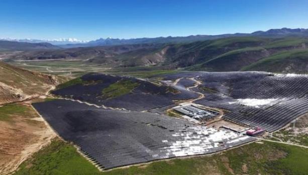 世界屋脊“種太陽”西藏尼木霍德一期10萬千瓦光伏項目全容量并網