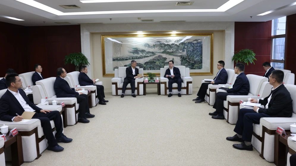 大唐四川公司黨委書記、董事長梁華與中建新疆建工黨委副書記、總經理吳剛柱會談