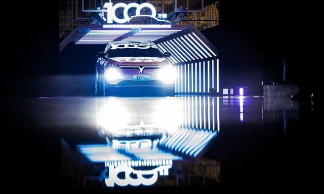年產(chǎn)量破千萬,中國新能源汽車挑戰(zhàn)中前行