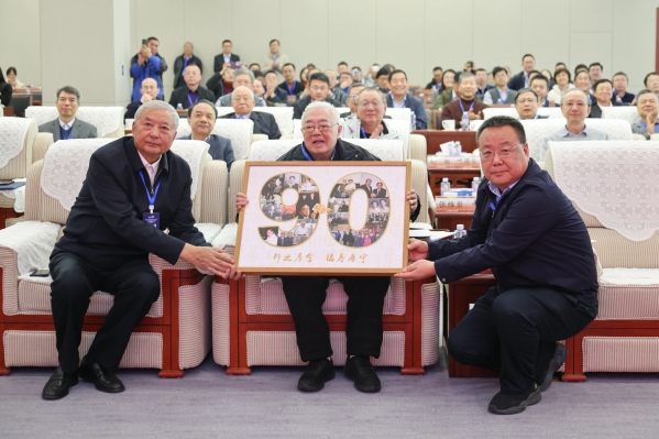 中核集團(tuán)這場(chǎng)會(huì)議,院士含量極高!