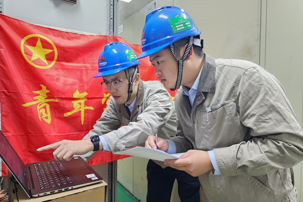 國能龍巖發電公司青年突擊隊檢修現場當先鋒