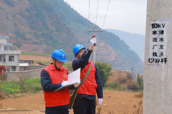 國網會理市供電公司電力先行 確保群眾溫暖過冬無憂