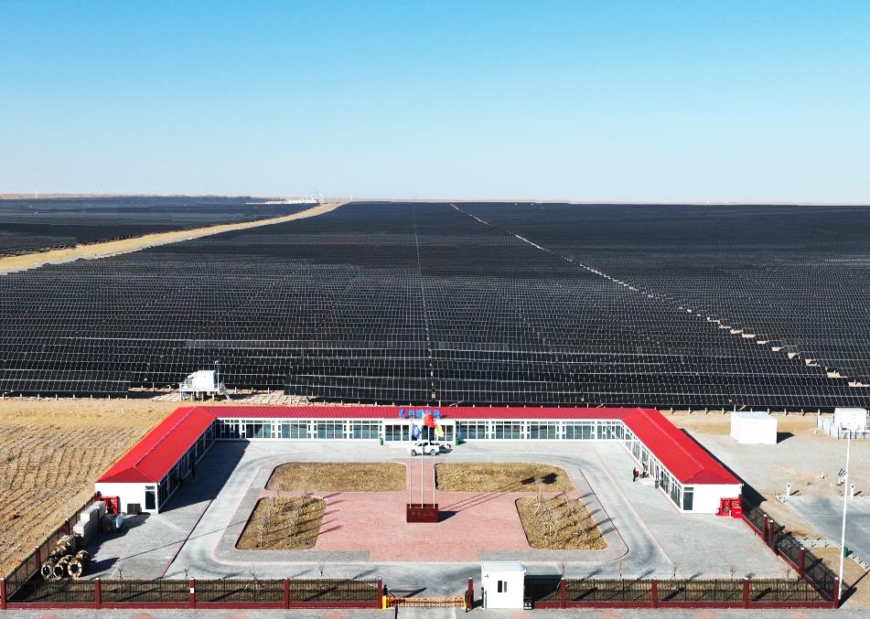 華電騰格里“沙戈荒”大型風電光伏基地并網發電