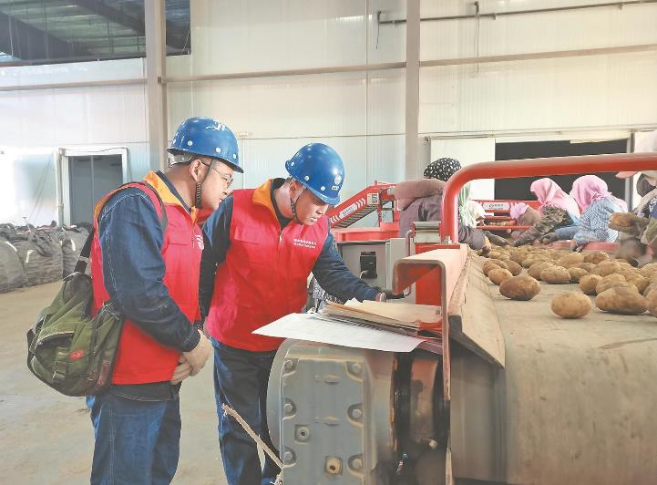 甘肅省古浪縣:及時響應企業求助 排除廠區用電故障