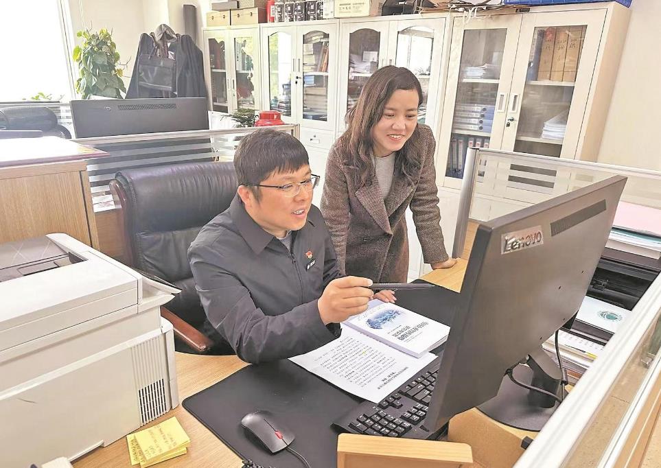 李洪偉:發(fā)揮專長援藏,助力智庫建設(shè)