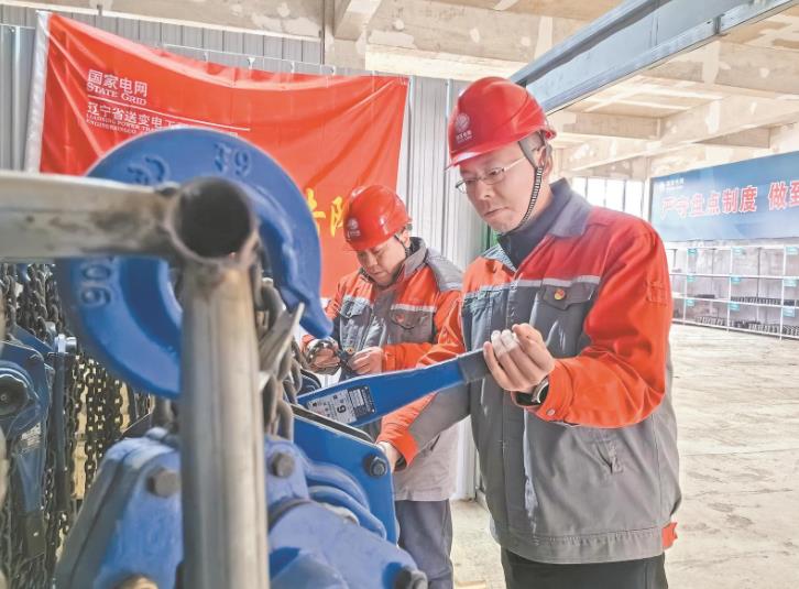 李俊鵬:走南闖北建電網(wǎng),施工細節(jié)見真章