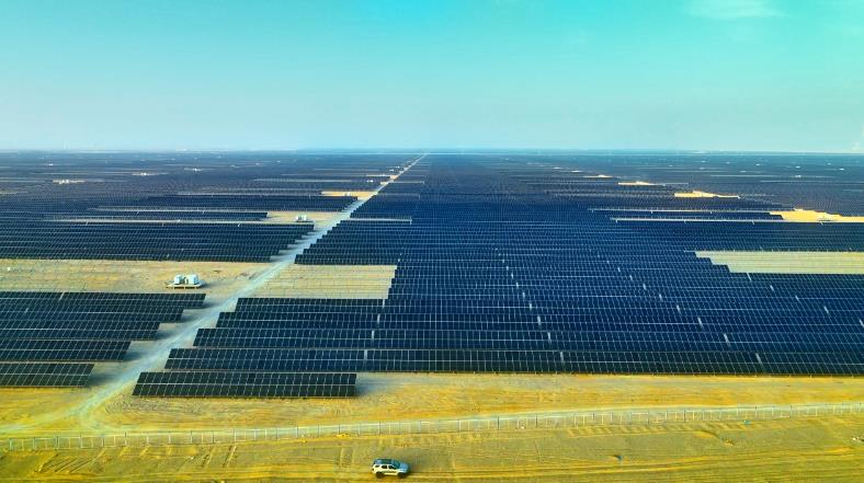 中綠電若羌400萬千瓦光伏發電項目并網