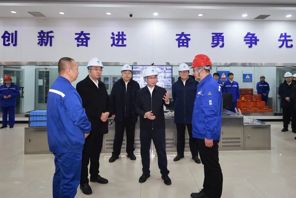 華電集團黨組書記、董事長江毅赴華電新疆區域調研