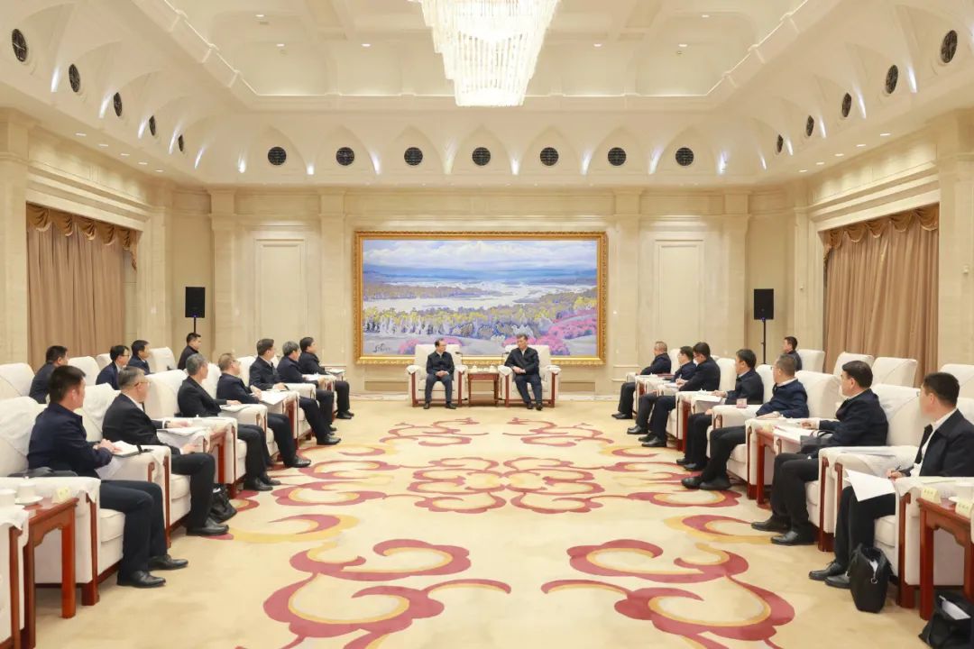 華電集團黨組書記、董事長江毅與新疆維吾爾自治區主要領導舉行會談