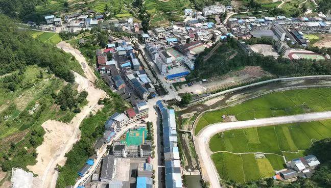 貴州岑鞏村寨電網改造升級 為民生幸福持續“充電”