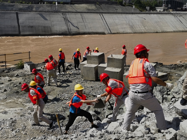 水電五局黨建“銀梭”織暖錦,江畔“擔(dān)當(dāng)”繪新程