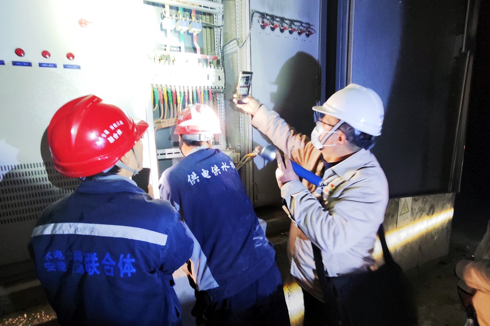 凜冬深夜鏖戰急