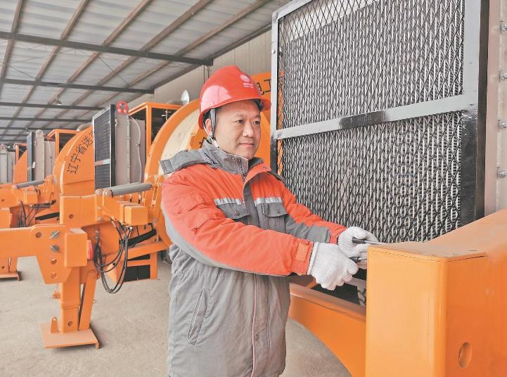 【國(guó)網(wǎng)特等勞模】陳震:創(chuàng)新攻堅(jiān)步履不停 破解電網(wǎng)施工難題