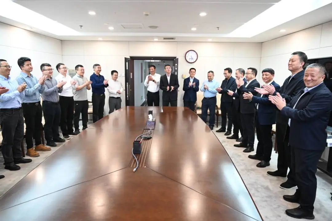 再接再厲 再創佳績——黃河水電公司領導班子到本部各部門團拜