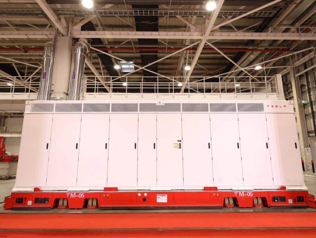 拿下全球電池儲(chǔ)能系統(tǒng)市場(chǎng)份額第一后,馬斯克再度來(lái)中國(guó)解產(chǎn)能之困