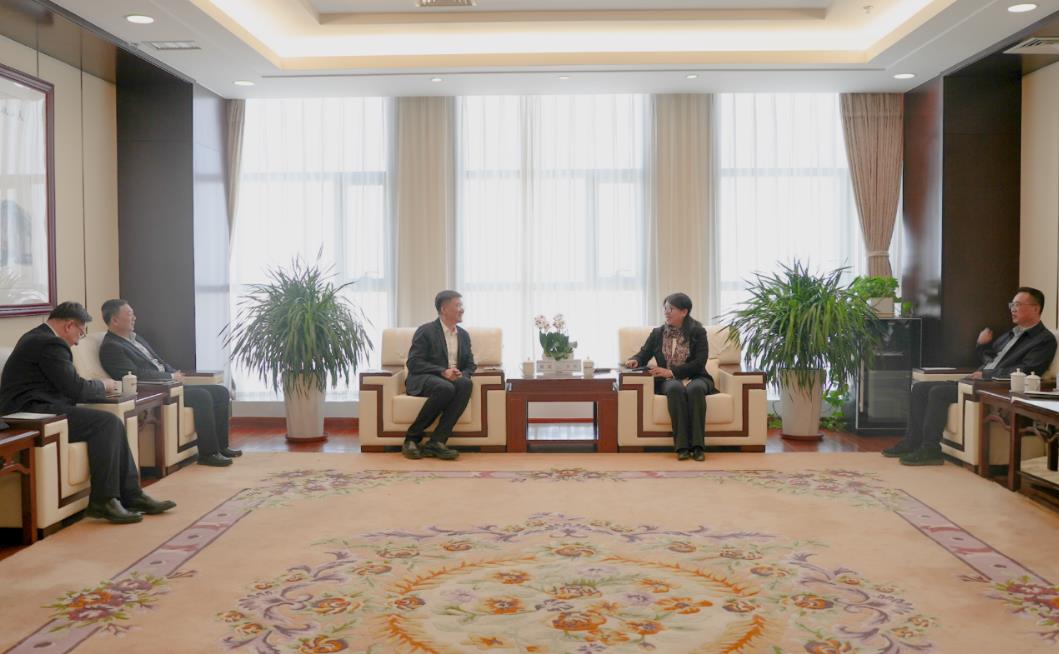 國家電投新疆公司與建行新疆區分行座談