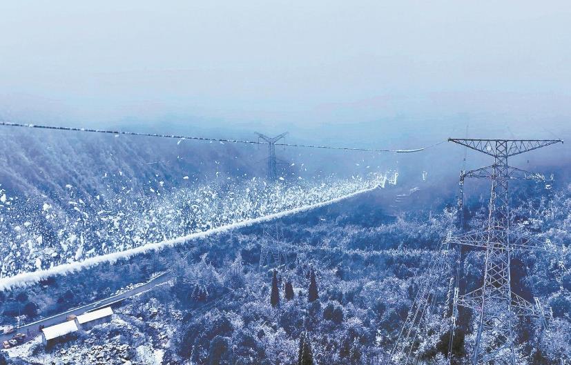 四川電網首次開展500千伏架空地線直流融冰