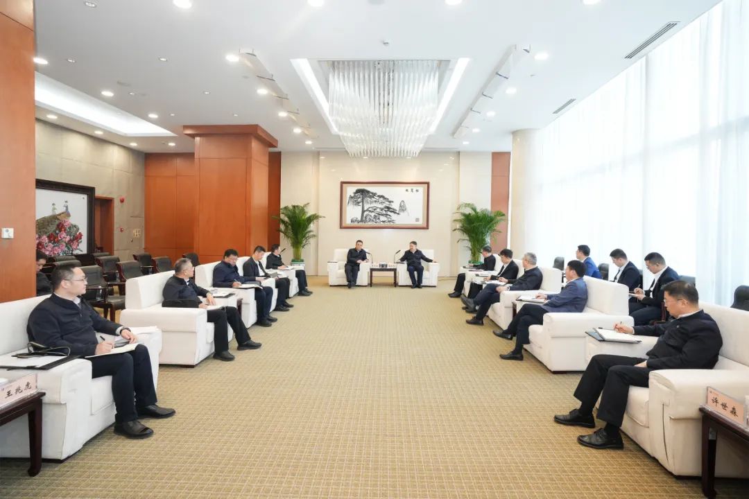 華能集團董事長溫樞剛、總經(jīng)理張文峰會見哈電集團董事長曹志安、總經(jīng)理黃偉