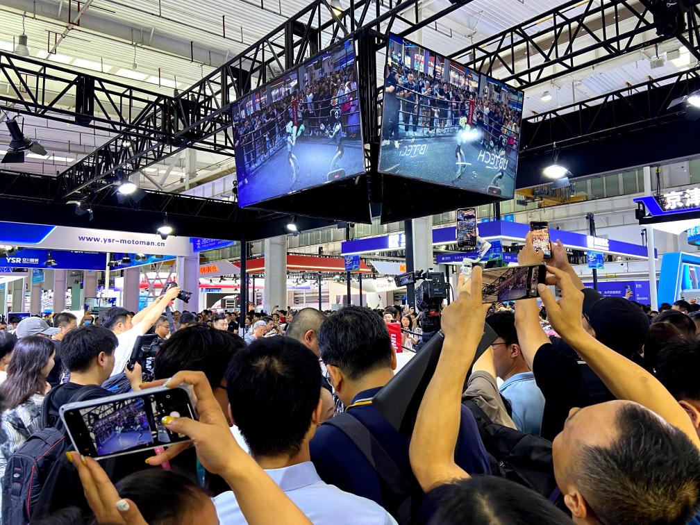 在北京,見證一場機器人的“狂歡”