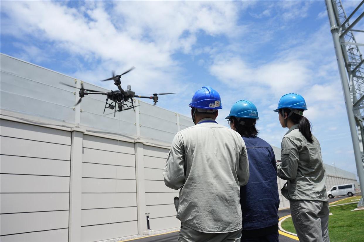 國網(wǎng)湖北電科院首次實(shí)現(xiàn)無人機(jī)掛拆特高壓線路參數(shù)測(cè)試引線