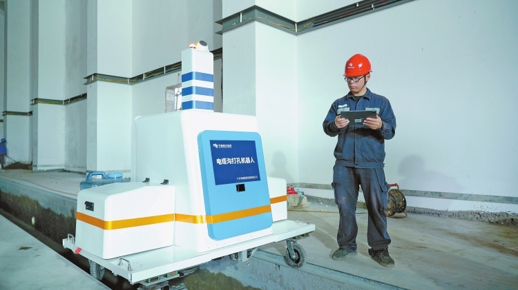 南網首臺智能電纜溝鉆孔機器人上崗