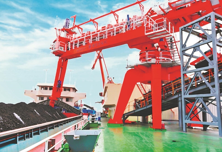 安徽池州電廠創新采用“螺旋卸船機浮碼頭+無人值守技術”打造綠色能源生產模式